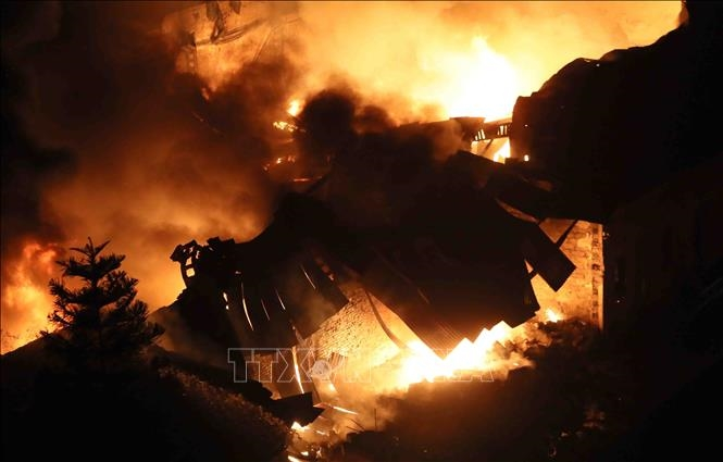 Cháy lớn tại một nhà kho ở phường Tương Mai (Hà Nội)